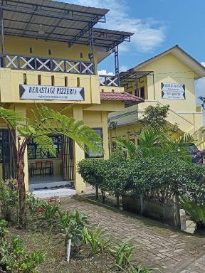 Berastagi Mountain View Homestay & Pizzeria - Housity