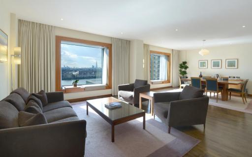 Canary Riverside Plaza Hotel - Housity