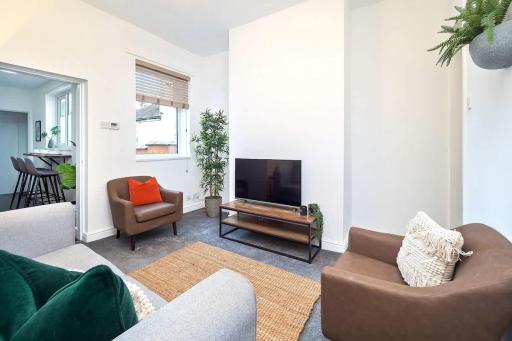 Penkhull House by Truestays - 4 Bedroom House in Stoke-on-Trent - Housity