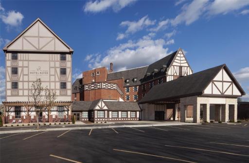 Hotel Royer Urbana Champaign, Tapestry Collection by Hilton - Housity