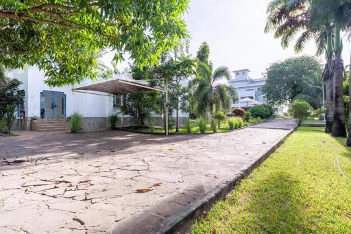 Queens Chateau Boutique Villa - Housity