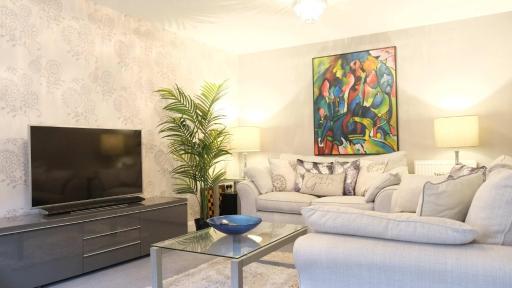 Spacious & Contractor & Family & Private Parking & Garden - Housity