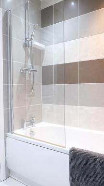 Spacious & Contractor & Family & Private Parking & Garden - Housity