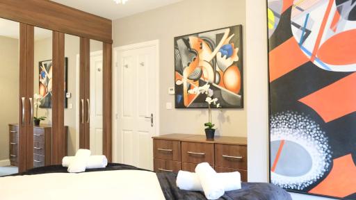 Spacious & Contractor & Family & Private Parking & Garden - Housity