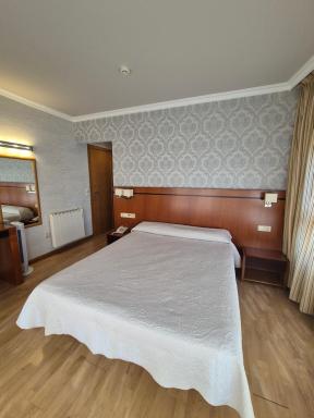 Hotel HHB Pontevedra Confort - Housity