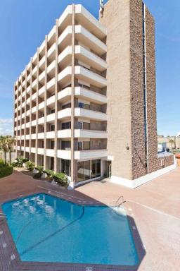 Padre South Hotel On The Beach - Housity