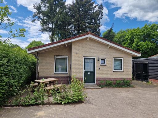 Huinerhofje 3 - Vrijstaand, grote tuin, rust en veel privacy nabij uitgestrekte bossen - Housity