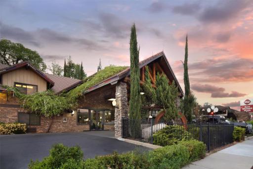 Best Western Plus Yosemite Gateway Inn - Housity