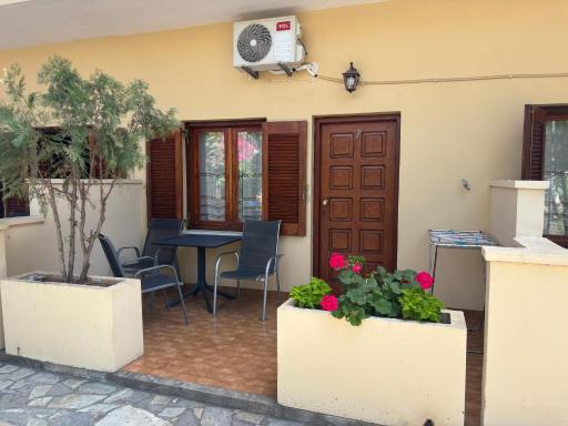 Stelios Rooms - Housity
