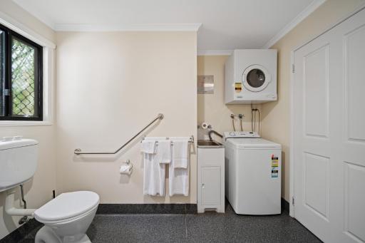 Emerald Motel Apartments - Housity