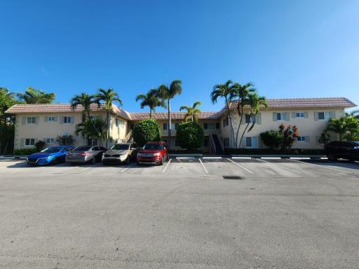 Coco Palms Apartments By Lowkl - Housity