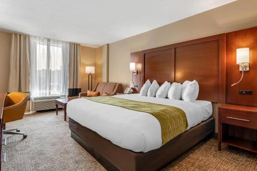 Comfort Inn MSP Airport - Mall of America - Housity