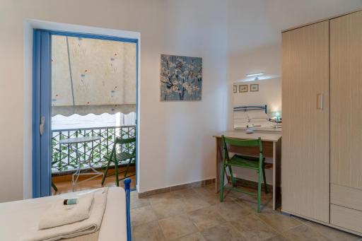 THE HOWARD PLACE - ENTIR HOME WITH A SEA VIEW FOR 5 GUESTs - Housity