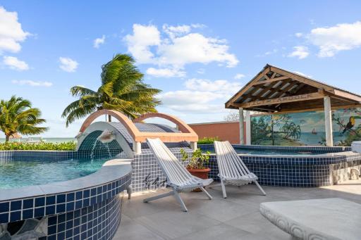 Beachfront · Private Beach Tilt-Ta-Dock Resort Belize - Housity