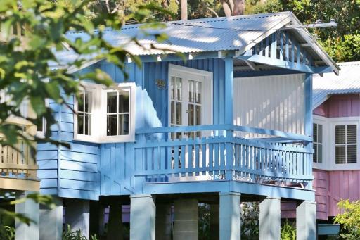 Beachfront · Private Beach Violet by Hyams Beach Seaside Cottages - Housity