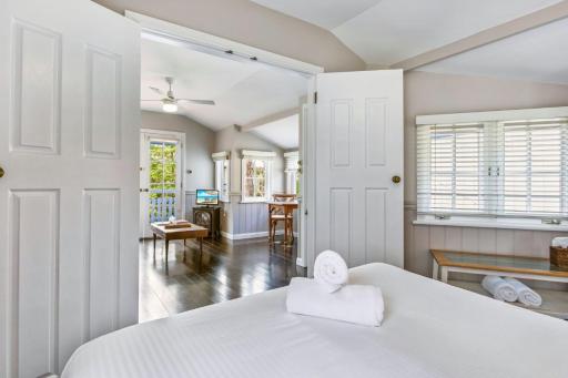 Beachfront · Private Beach Violet by Hyams Beach Seaside Cottages - Housity