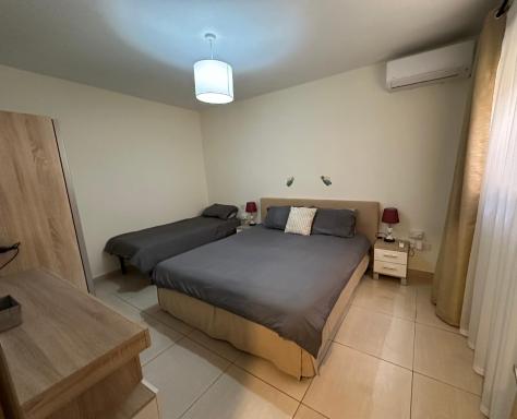 Spinola Bay 3-Double Bed near beach Prime location - Housity