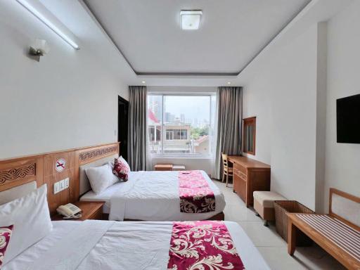 Sophia Sky - Housity