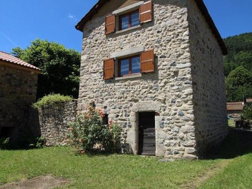 Gîte pittoresque en bord de rivière avec jardin clos, proche sports et sites touristiques - FR-1-582-176 - Housity