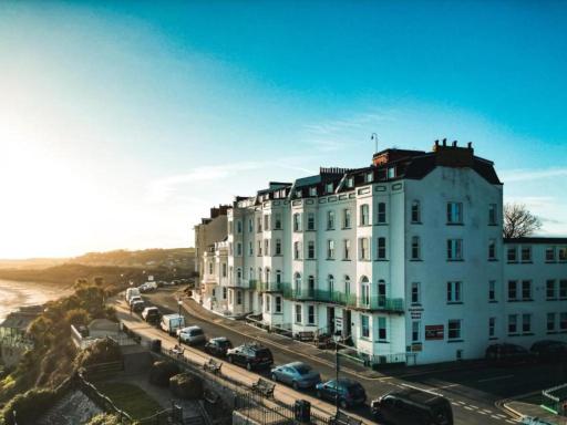 Clarence House Hotel - Housity