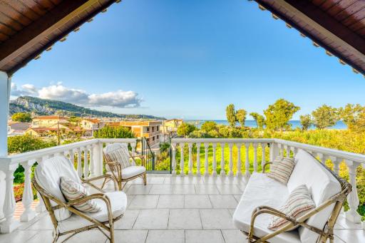 Rosa Seaview Loft - Housity