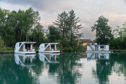 Floating Dream - Housity
