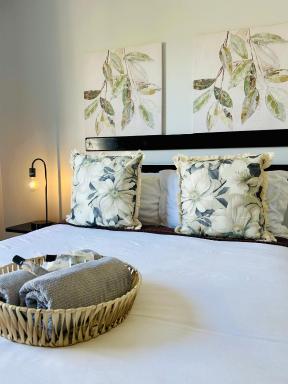 Skyfly Bed & Breakfast - Housity