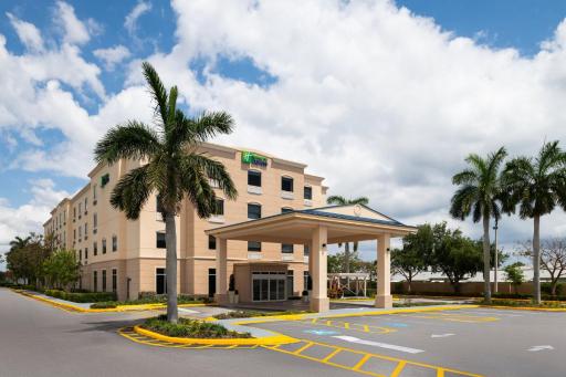 Holiday Inn Express & Suites Boynton Beach East, an IHG Hotel - Housity