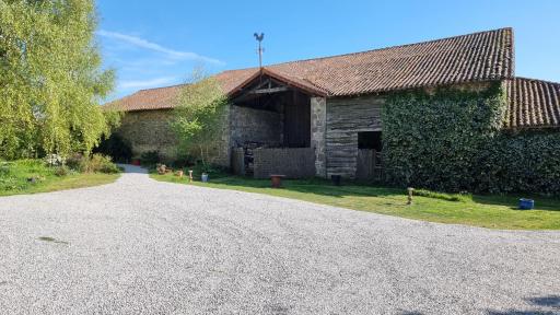 Chambres et gîte dans un lieu calme et champêtre Gourgé Les Grippeaux - Housity