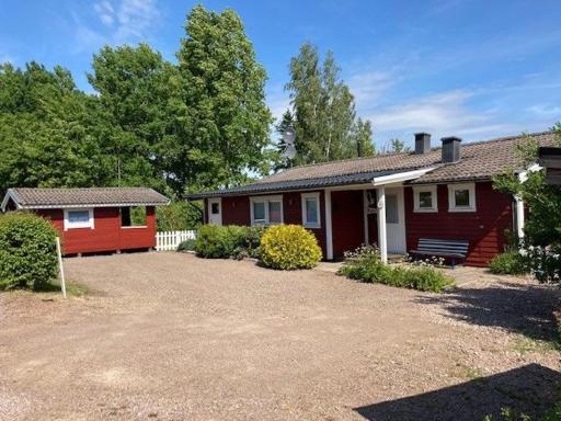 Ferienhaus In Tibro Mit Kleinem Garten - Housity