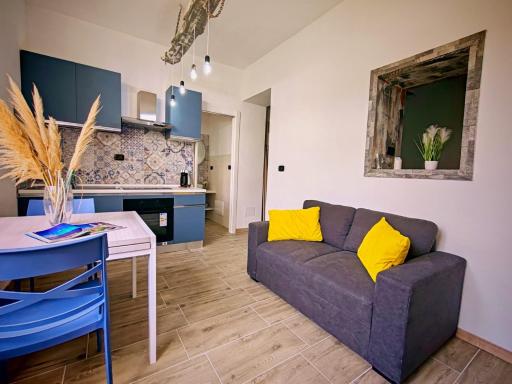 Mes'e Làmpadas - Housity