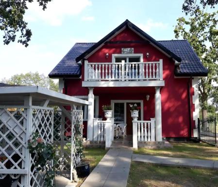 Ferienhaus in Nowe Warpno direkt am Wasser - Housity