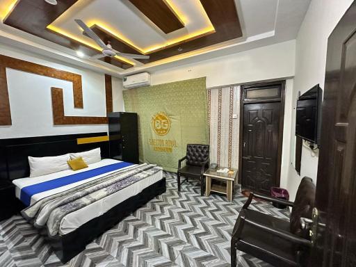 Shelton Royal Hotel - Housity