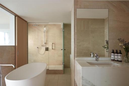 Hyatt Regency Paris Etoile - Housity