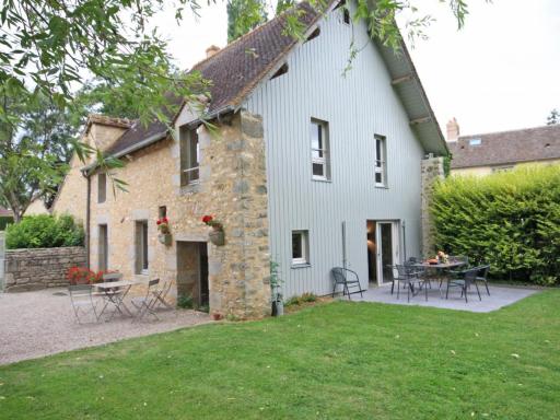 Grange du XVIIe rénovée, jardin, trampolines, proche Alençon, idéale familles et cavaliers - FR-1-497-24 - Housity