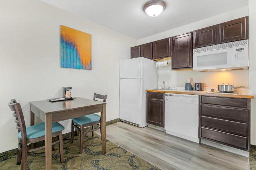 MainStay Suites Madison Airport - Housity