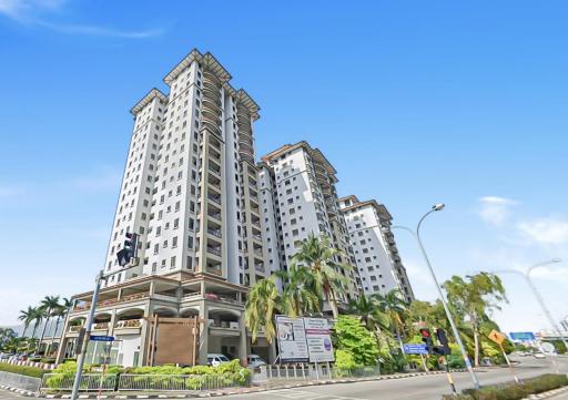 1 Bedroom Apartment, Melaka CBD Town Center- Hosted by Private Locals Resident, Balcony With City Skyline View or Seaview, Opposite Malls, TV BOX, 5 minutes to Jonker Street, - Hizvo