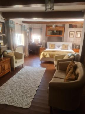 Ternhill Farm House - 5 Star Guest Accommodation with optional award winning breakfast - Housity