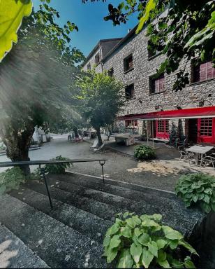 Hôtel - Pub Le Petit Bosquet - Housity