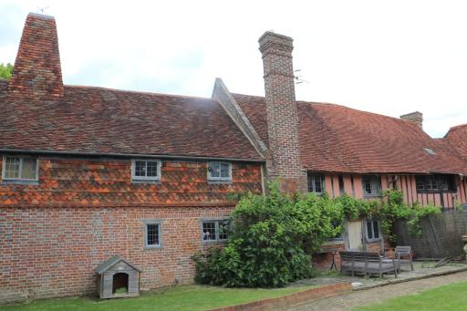Delightful 4BD Home full of Flair Edenbridge Kent - Housity