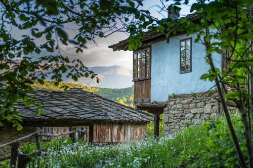 Authentic House with Stunning Mountain View - Karashka - Housity