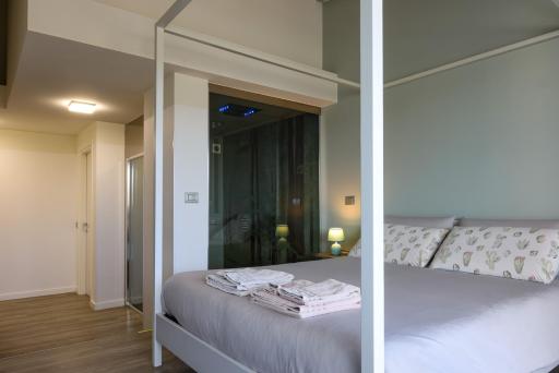 Alla Riva - Housity