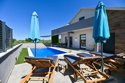 Luxurious Villa Natali - Housity