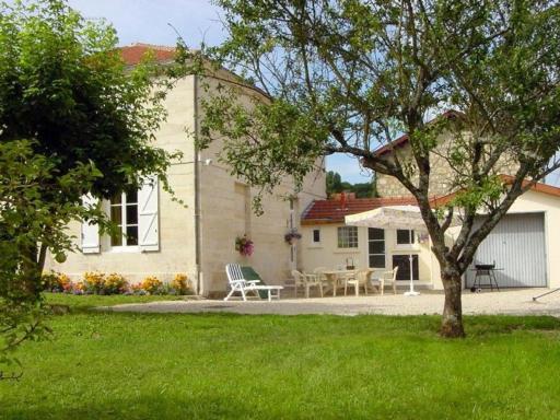 Gîte de charme près du lac du Der avec jardin clos, 4 chambres, parking privé, et équipements modernes - FR-1-611-13 - Housity