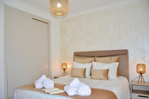 Lux Downtown Reguengos - Housity