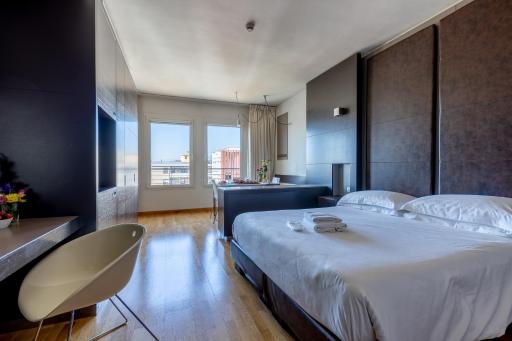 Wall Art Hotel & Residence - Housity