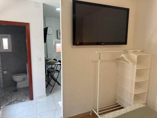 Tranquila casa con patio - Housity