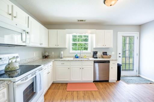 Charming Gray Home- 5 mins from GSU! - Housity