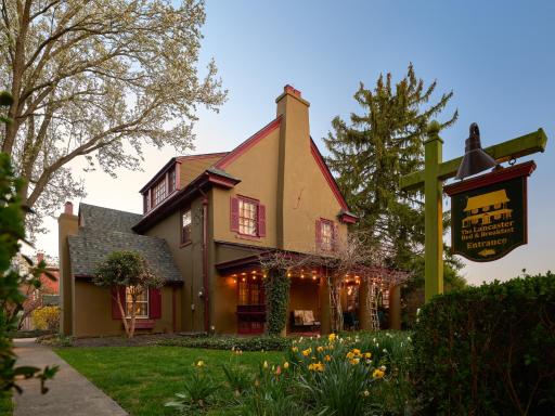 The Lancaster Bed and Breakfast - Housity