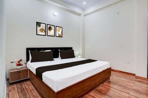 Super OYO Flagship Sunrise Inn - Housity